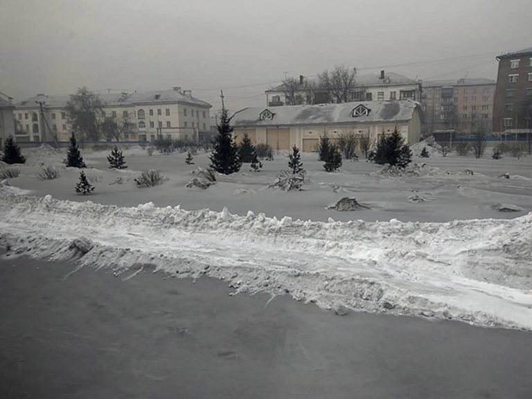 Na Syberii spadł czarny śnieg!