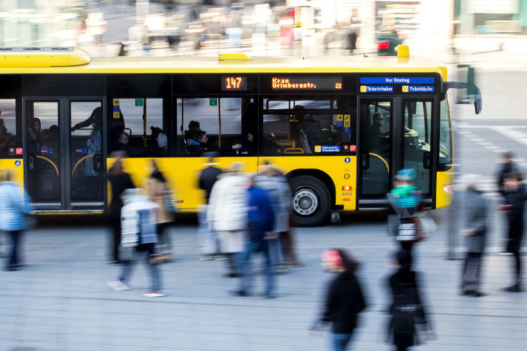 Czy UBER szkodzi mieszkańcom miast?