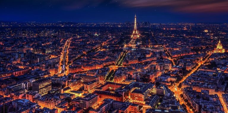 Paryż, Hong Kong i Singapur – najdroższe miasta świata