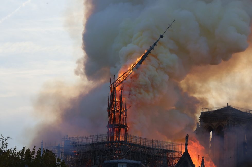 P?onie katedra Notre Dame w Pary?u