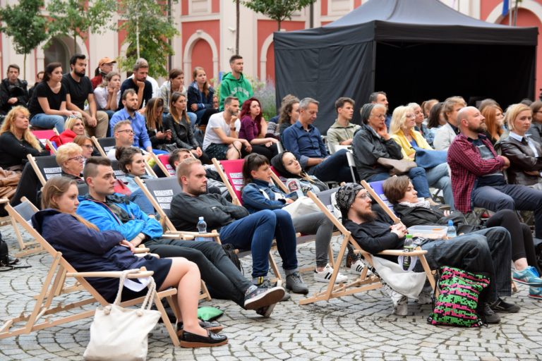 Dziedziniec Urzędu Miasta Poznania zaprasza na moc letnich atrakcji!