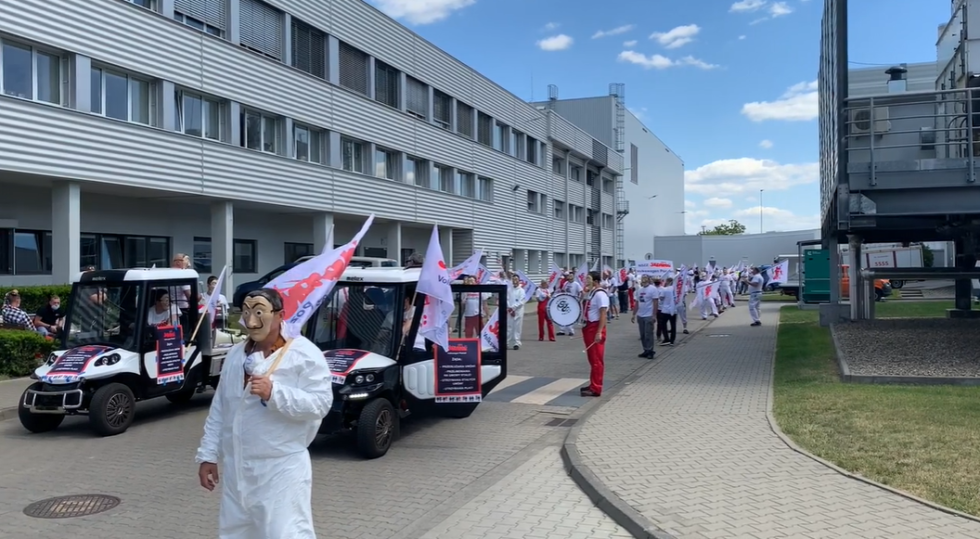 Protest przeciwko zwolnieniom w fabryce Volkswagena w