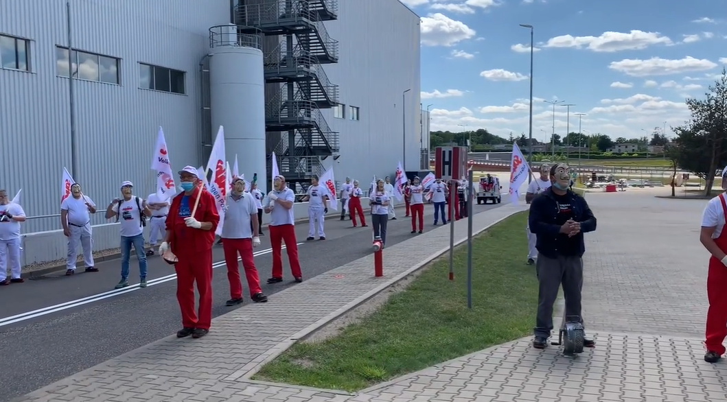 Protest przeciwko zwolnieniom w fabryce Volkswagena w